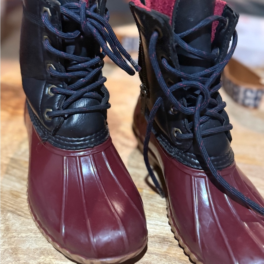 Tommy Hilfiger Women's Blue and Burgundy Boots